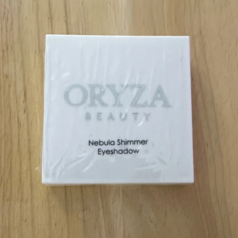 Oryza Beauty Nebula Shimmer Eyeshadow Palette